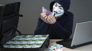 КАК КИБЕРПРЕСТУПНИКИ НАЛЯТ ДЕНЬГИ в 2025 году