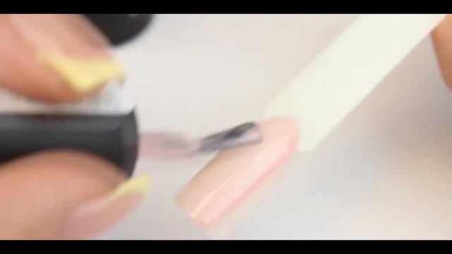 Кремовый Гель лак Naomi № 110 с микроблеском