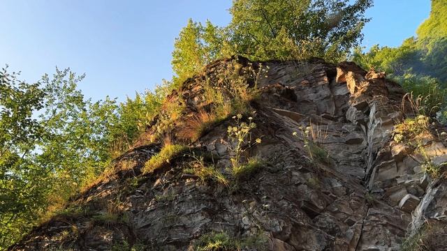 7-дневный одиночный кемпинг-выживание у дикого водопада