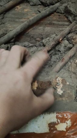 Убираем старые обои и ремонтируем стены от трещин. 2 часть