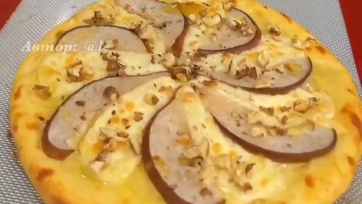 Пицца с грушей и сыром Бри...🍕🧀🍐😋