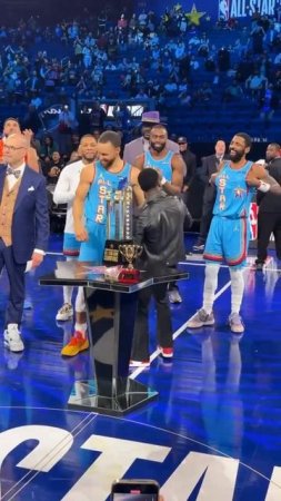 Steph Curry wins the Kobe Bryant All-Star MVP trophy #KiaAllstarMVP