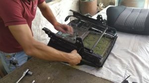 Мерседес 190 w201 w124. Как снять обшивки сидений. Шкурки.