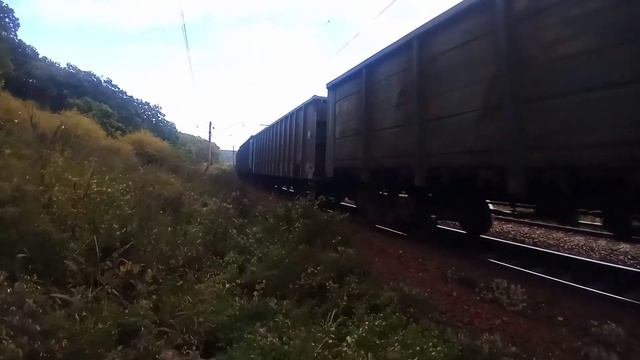 Встреча электровозов 2ЭС5К-130 и 4ЭС5К-019 "Ермак" с грузовыми поездами на Транссибе. смотреть онлайн