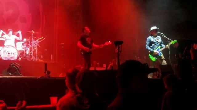 blink-182 - All The Small Things (live) смотреть онлайн