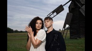 Там у тополі в полі