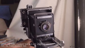 [Graflex Speed Graphic] Opening and closing the camera