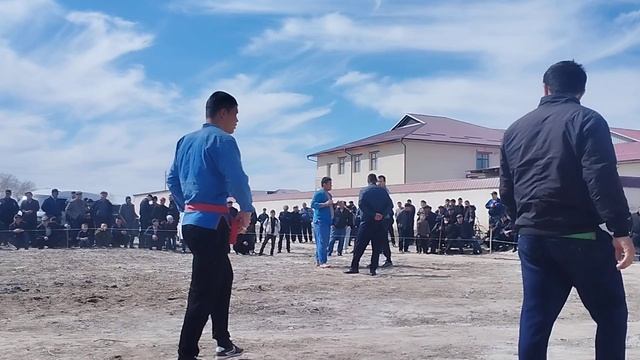 КАРАКАЛПАКТА УЛКЕН ТОЙ КОНЫРАТ РАЙОНЫНДА УЛКЕН ТОЙ ПАЛУАНЛАР ГУРЕСИ ЕРГАШ ПАЛУАН БАКОШ ПАЛУАНЛАР