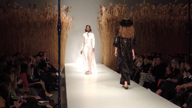 Katya Tompos opens the 'ELYSIAN' show (part 2) @ Marie Claire Fashion Days, 22 Nov 2019 смотреть онлайн