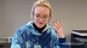 "Это осень во всем виновата. Виват!": стихи Сергея Радченко читает Вероника Михайлова