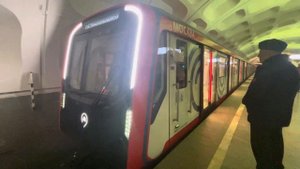 Метропоезд 81.775.2 "Москва 2024" заезжает в оборотный тупик на станции "Красногвардейская"