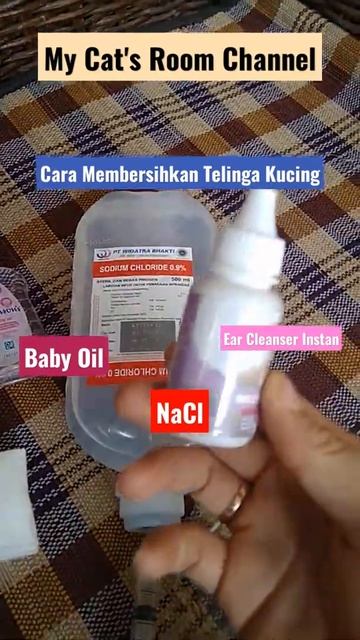 Cara Membersihkan Telinga Kucing Pakai Baby Oil, NaCL, dan Ear Cleanser #shorts #catlovers смотреть онлайн