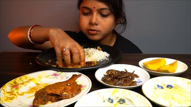 ASMR EATING FISH CURRY, KUMRO PUI SHAAK, MOUROLA MACHER TOK, PAPAD CURRY, AAM AND RICE | #asmreatin