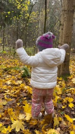 Осень 🍂 золотая #2года7месяцев #cute #baby