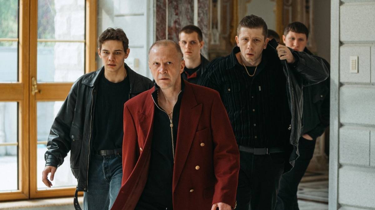 Обзор на две серии сериала "Аутсорс". Осторожно тут спойлеры. Рассуждаем, ждём н