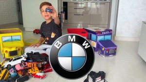 Машинки помогают Марку справляться с утренней рутиной.