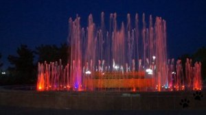 Ночная подсветка фонтана в Самарканде