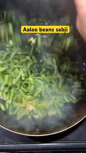 Beans ki sabji Aaloo ke sath#healthyfood #desi#youtubeshorts food #cooking #recipe #shorts#viral смотреть онлайн