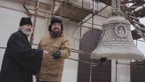 На колокольню церкви Святителя Николая Чудотворца в Бутках Серпухова подняли колокола