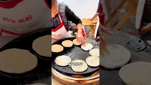 成都特色名小吃军屯锅盔，牛肉7元猪肉6元#寻味 #城市里的烟火气 #外酥里嫩 #人间烟火气最抚凡人心