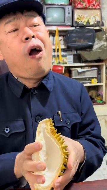 Presenting facts and being reasonable, Si Leng uses facts to prove that durian is not delicious. Du смотреть онлайн