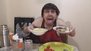 ОБЖОР КАРТОФЕЛЬНОЕ ПЮРЕ НА МОЛОКЕ С КУРИНЫМИ БЕДРАМИ В ПОДЛИВЕ И ПОМИДОРЫ ЧЕРРИ