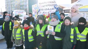 Школьники и сотрудники ГАИ поздравили водителей в Братске с наступающим 23 февраля