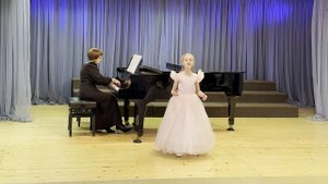 муз. Я. Дубравин, сл. В. Суслова
 Песня о земной красоте.
Исполняет Сковпень Кира 8 лет