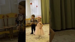 Танец «Маленькие Ёжики» для самых маленьких ребят.