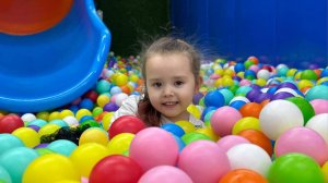 КРУГОВОРОТ ВЕСЕЛЬЯ /  АРИНА В ИГРОВОЙ КОМНАТЕ / САМИ С ХВОСТАМИ