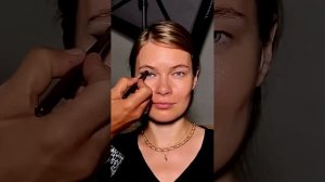 Как нарисовать стрелку для нависшего века?