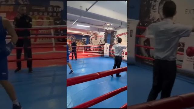 Соревнования по боксу.