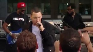 Jay-Z And Eminem Perform Renegade  KONCERT