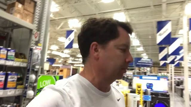 Smart way to clean up dropped fruit under Fruit Trees. смотреть онлайн