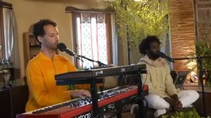 Mooji Mala Music Krishnabai & Jai Sahaja! – Omkar Guruji