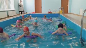 А мы плаваем! Плаваем! Плаваем!