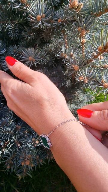 браслет Van Cleef с малахитом смотреть онлайн