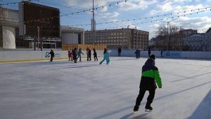 250220 Каток пл Ленина Цены аренда коньков Режим работы Жители города Орла катаются коньках г Орёл