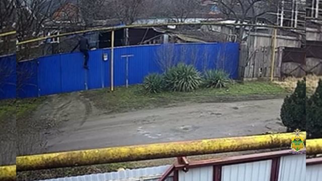 Рецидивист из Армавира украл из домовладения деньги и украшения на 500 тыс руб