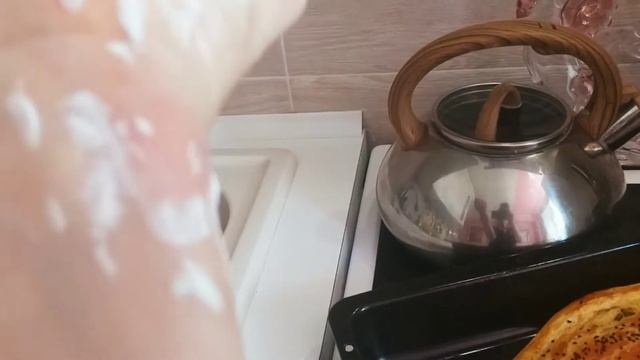 Вот какой получился хлеб с луком. Обожгла руку. 24.июля 2022. смотреть онлайн