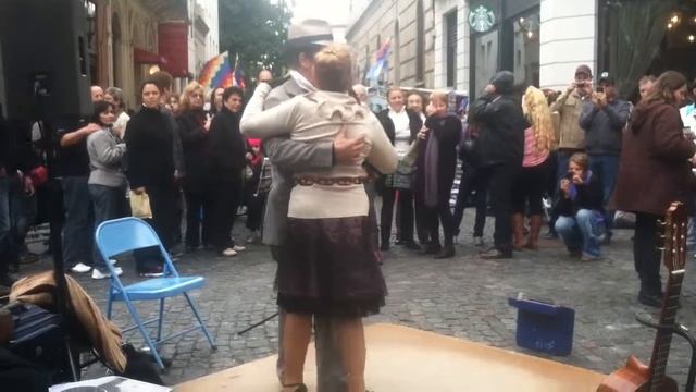 Mike Jutan in Argentina: San Telmo Tango Dancers смотреть онлайн