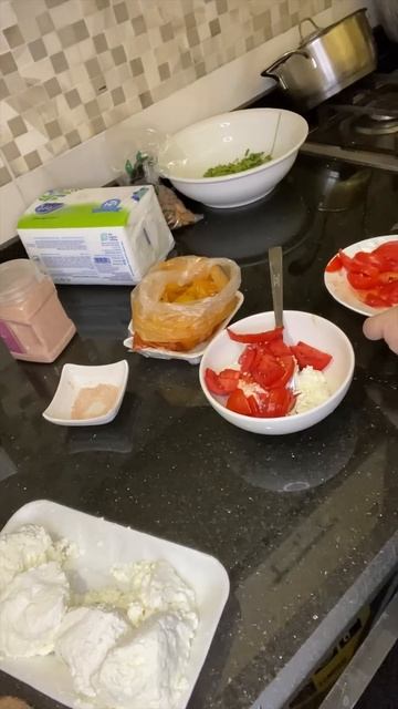 Египетская закуска с сыром и помидором