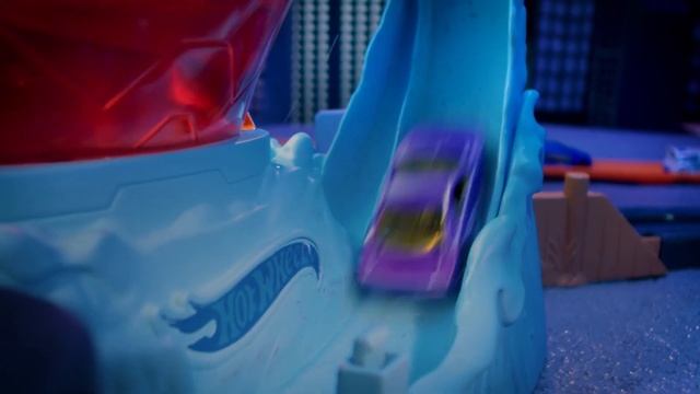 ชุดรางและรถฮอตวีล Hot Wheels Robo Shark Frenzy Play Set (GJL12) смотреть онлайн