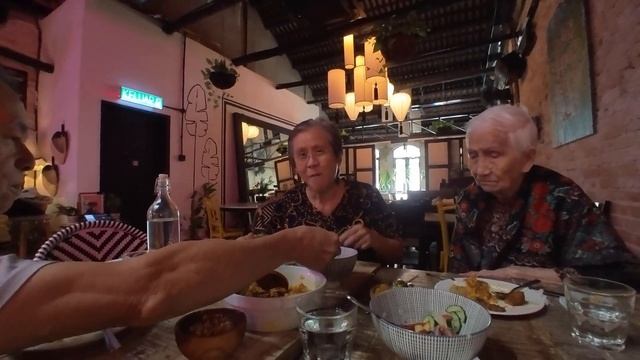 Hungry Tapir - Vegan Restaurant in Petaling Street смотреть онлайн