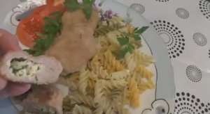 Котлетки из индейки с вкусной начинкой.