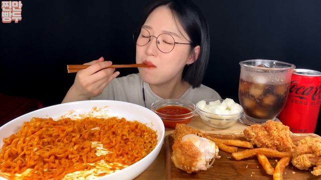 꾸덕매콤 까르보불닭에 맘스터치 후라이드통다리치킨 먹방 Carbo Buldak Ramen  Chicken  KOREANFOOD MUKBANG ASMR