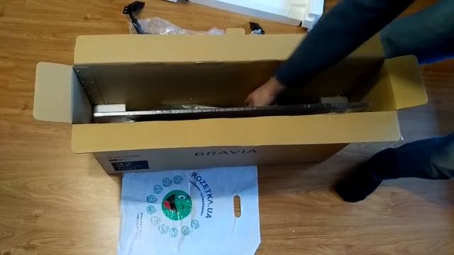 Распаковка телевизора Sony KDL32RD433 из Rozetka.com.ua смотреть онлайн
