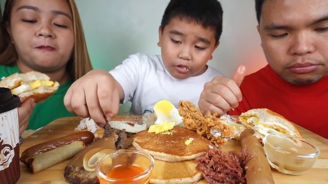 JOLLIBEE COMPLETE ALMUSAL MENU MUKBANG with LIAM PO! смотреть онлайн