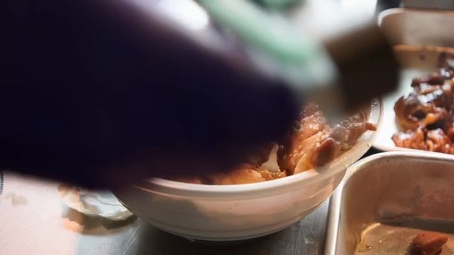 LIGHTNING FAST workers make TASTY Japanese BENTO lunch boxes in Osaka