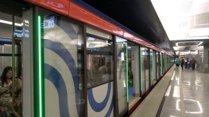 Электропоезд МОСКВА-2020 на станции Кленовый бульвар